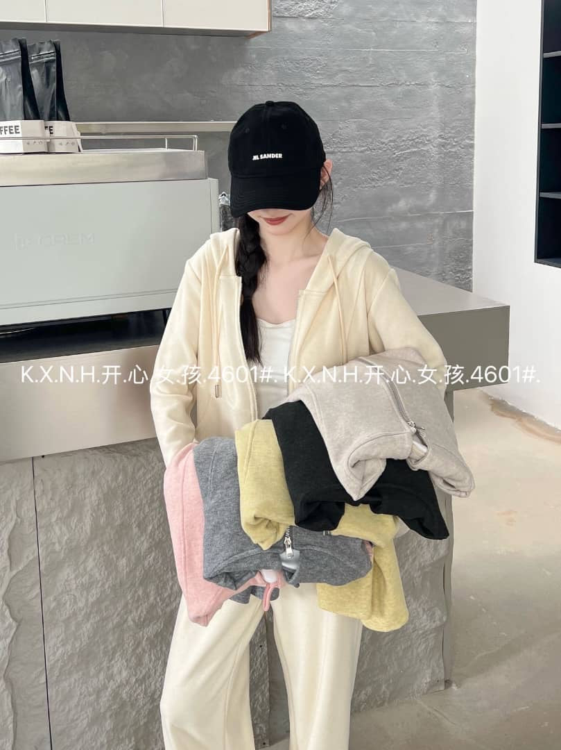 Cozy Essential Zip-Up Hoodie – Soft Casual Everyday Wear : PRE-ORDER