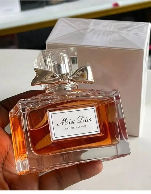 MISS DIOR Eau de Parfum (100MLS) (Pre-order)